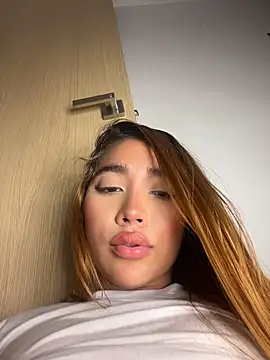 Miasinsx1 - Pussy close