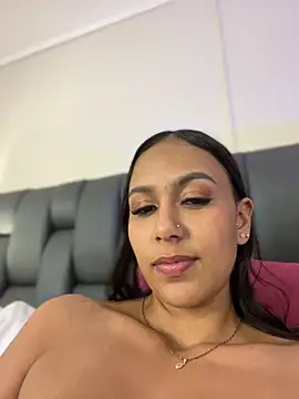 MiilaBlake - BUTTPLUG ON WITH DOMI VIBING
