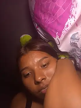 Amelie_26 - Show boobs