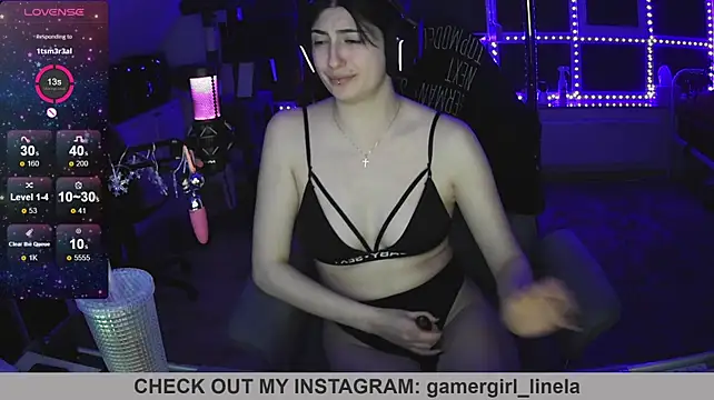 Gamergirl-Linela - LT Gets Oil On Boobs Video