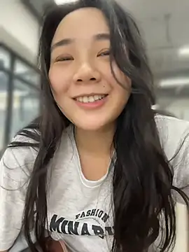Luna-girl - 坐男人腿上问他有没有反应