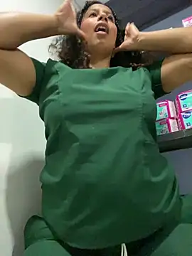 Chloefixxx - suck tits pleaseee... hidden boss haha