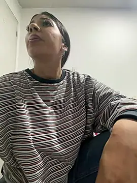 KamyGlam - finger in my ass