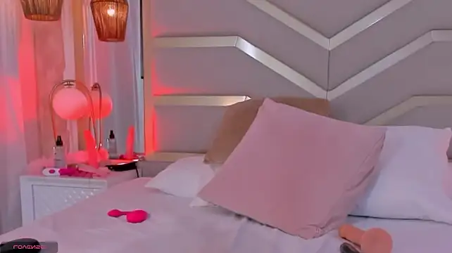 EmilyCruz- - SHOW ZOOM SLAP IN PUSSY