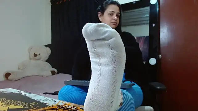 Amaia_Bushida - footjob with socks or barefoot