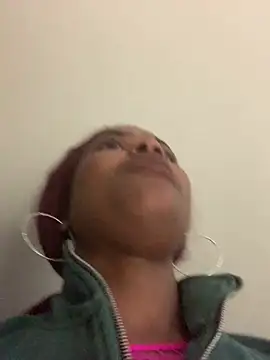 MelaniieBrown_ - On all fours + ass shake + moan 🍑