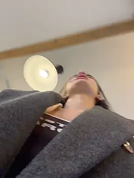 MiraReach - Fingering ass in cafe 😈😈