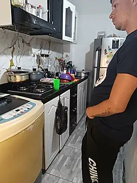 Kingofqueenxxx - I suck his cock.