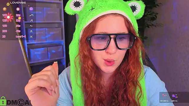 Elsie_Cutties - show the frog heel