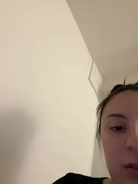 Angela80 - Complètement nue