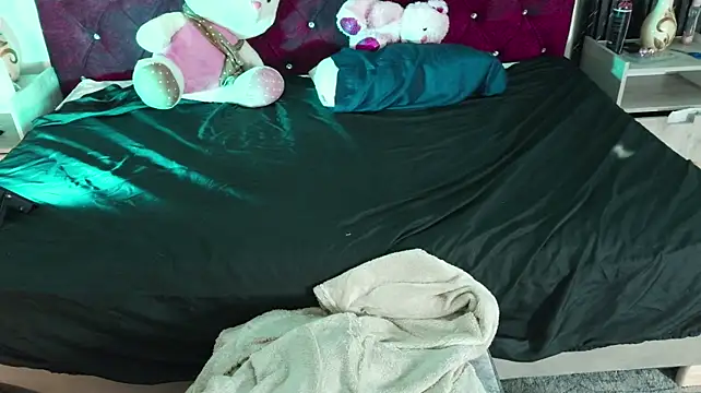 LiliMilk_21 - 🖤Give a good spanking🖤