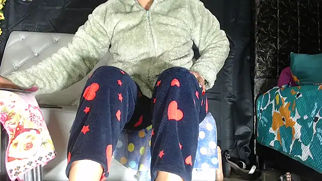 Helenahottt - a big squirt in your face