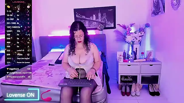 Zaly_mature - Full naked and zoom tits and ass