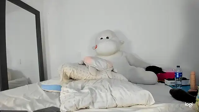 Juli_V29 - show pussy and asshole in doggy