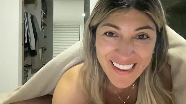 LunaBeya - orgasm with dildo