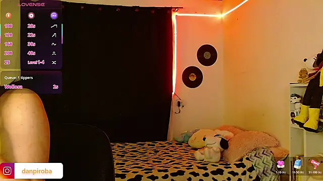 Ludo_kitty - domi inside control