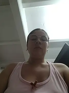 Selena_gomez2 - Move ass in 4 sin panty