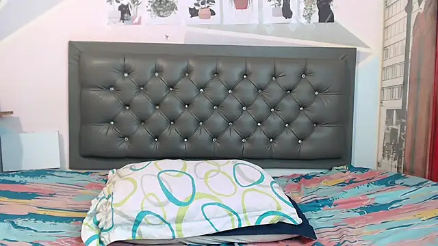 Kylie_Jennerr - doble penetracions with dildo 25cm