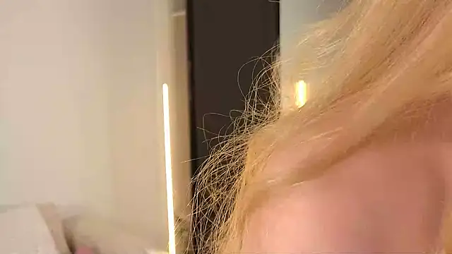Emma_Frosty - make my cute ass red