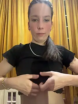 Melu12 - PLUG ANAL Y DEDO EN LA COLA