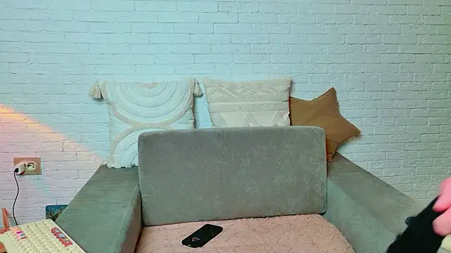 _Alison__ - tease tits in cam