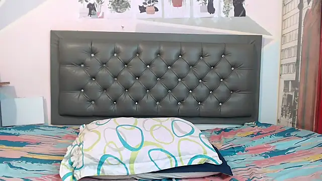Kylie_Jennerr - doble penetracions with dildo 25cm
