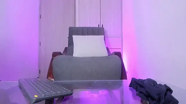 Mialenox - lick feet