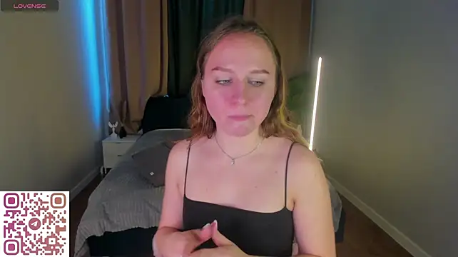 Vicki_Milles - Squeeze my tits