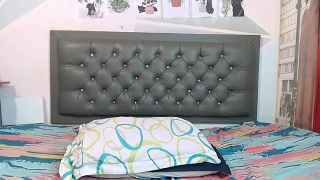 Kylie_Jennerr - doble penetracions with dildo 25cm