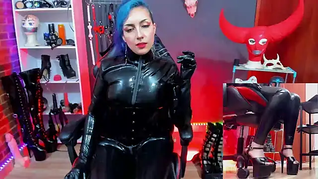 Yelena_LatexMaiden - wear latex gloves