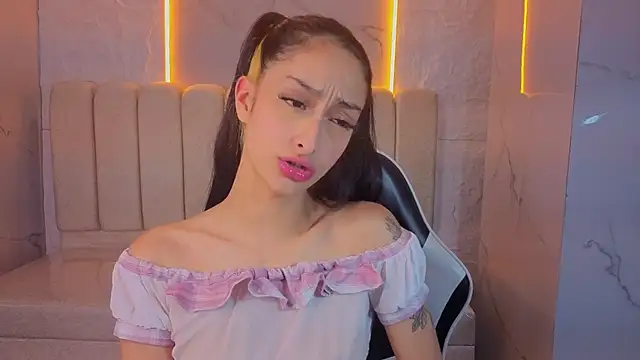 Tifany_Tx - 🎯Slide your hand inside her panties