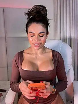 Amylewiss - let's make this night horny for you xox