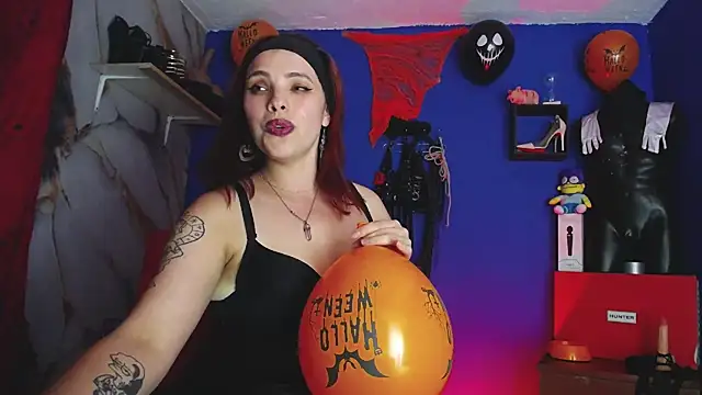 Elizatexx - little sight under skirt