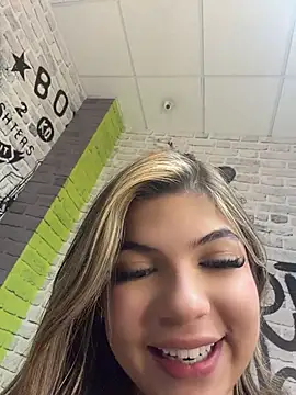 AngelBlushXXX - FINGERING + SUCK IN A LUCH TABLE 🔥🫣