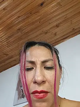 Tatianabelli - Show your friend her tits