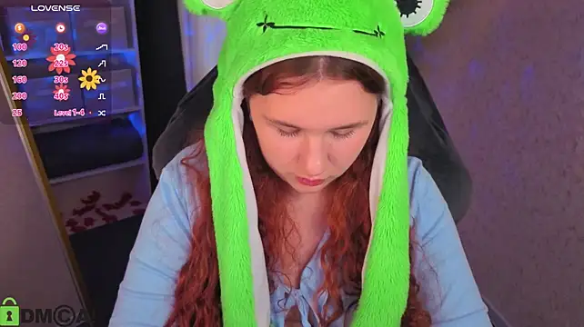 Elsie_Cutties - frog posefrog pose
