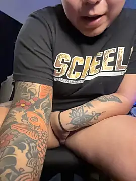 Kimmiakiss22 - Doggy Pose + Finger In Ass