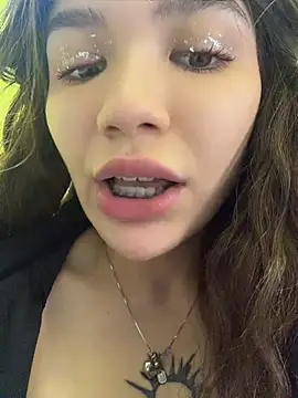 FlashTitsRoyal - FINGER PUSSY+LET GUY TOUCH FEET