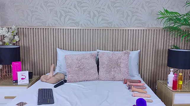 Sophie_Vega - 🍑🍑FLASH ASS IN DOGGY🍑🍑