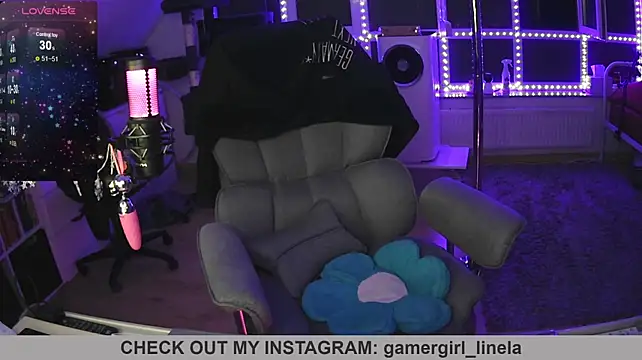 Gamergirl-Linela - LT Gets Oil On Feet Video