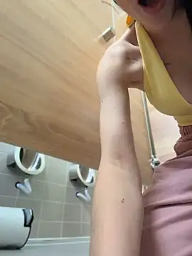 BallerinaCappuccino_ - Slap ass in public loudly and moan