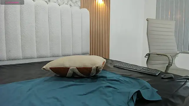 Habi_arabic - spanks my ass