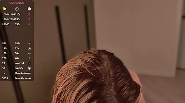 Bella_xx__ - ass tease close-up