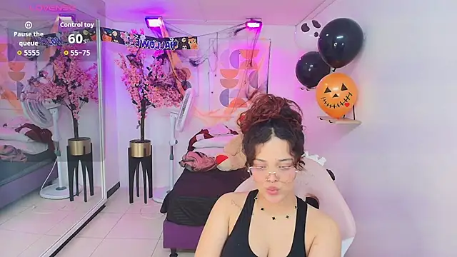 Maggy_t18 - Spit clit + fingerss pussy hard
