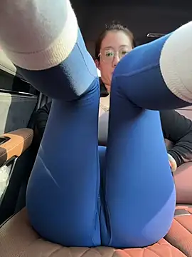 Weiwei103 - 裸胸玩弄乳头乳晕