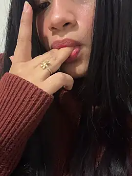 Indialatin - Flash nipple/tease