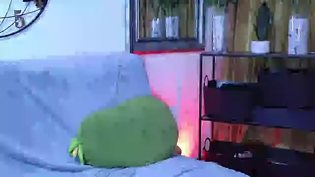 MightyLaura1 - Sit on your face