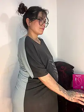 Esmeralda_hairy - Blowjob show