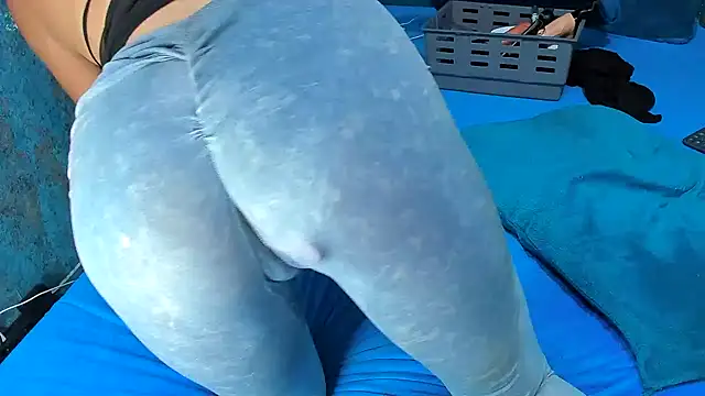 RedAssHottie - spray milk on butt
