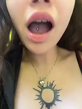 FlashTitsRoyal - BODY TOUR+STICK OUT TONGUE+SLAP TITS
